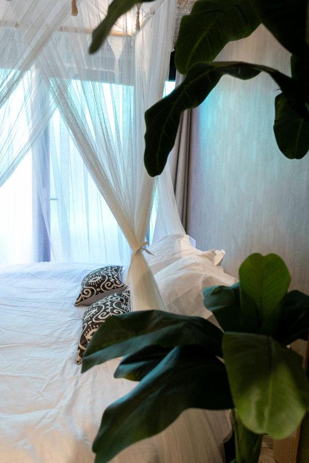 Bali Serenity Balneo Et Lit Rond Lagnieu Exterior foto